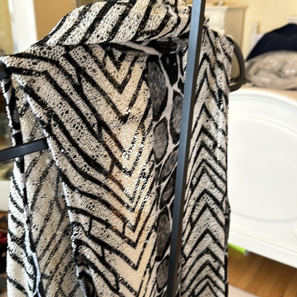 Cute throw over a t shirt. - Picture 4 of 4